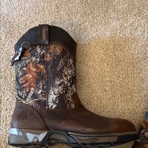 Men’s Rocky Aztec work boots. Real tree pattern.